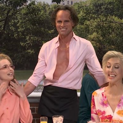 Saturday Night Live Recap: Walton Goggins Charms Your Mom